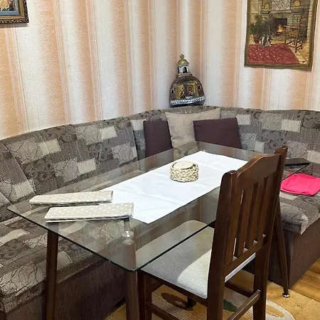 Tsveten Kv דירה וארנה