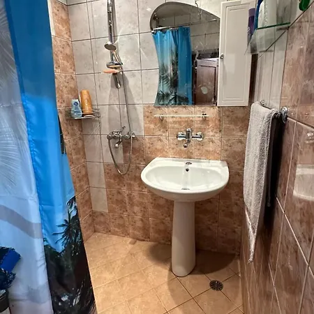 Tsveten Kv * וארנה